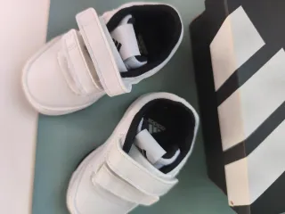 Zapatillas Adidas Bebé Talla 19 - NUEVAS