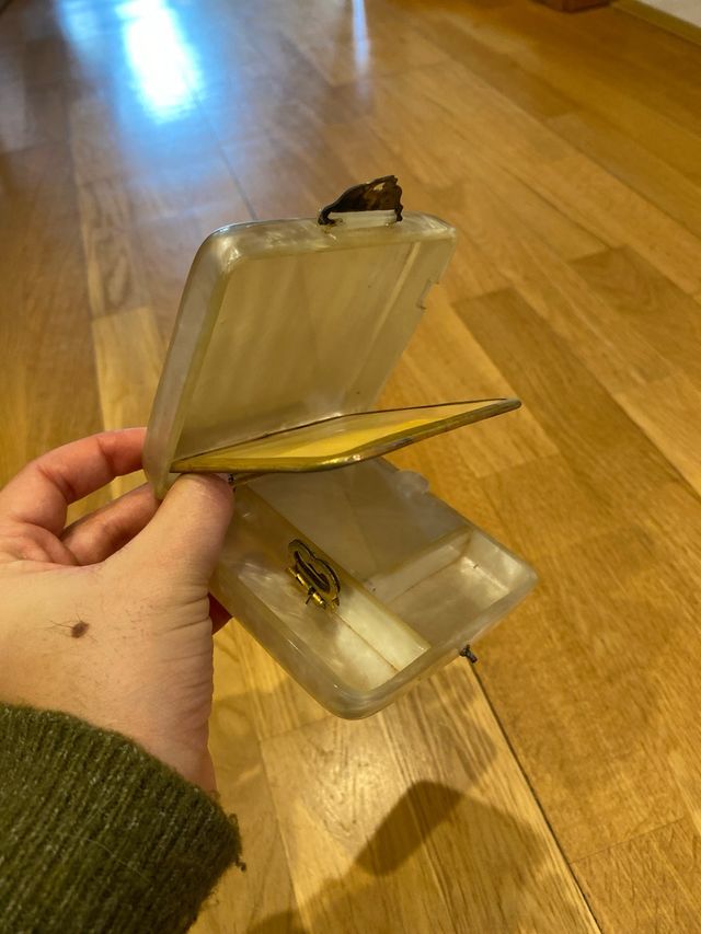 Bolso de mano nácar