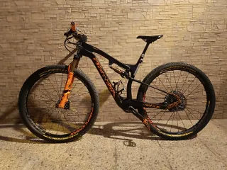 Bicicleta 29, carbono MTB Berria Mako 9
