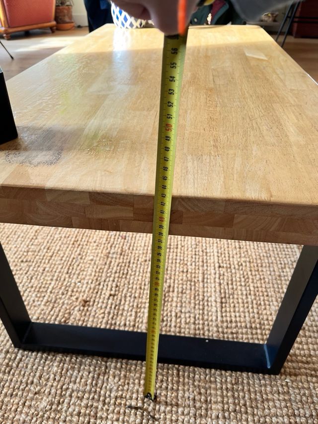 Tavolo da centro in legno con gambe in acciaio laccato nero