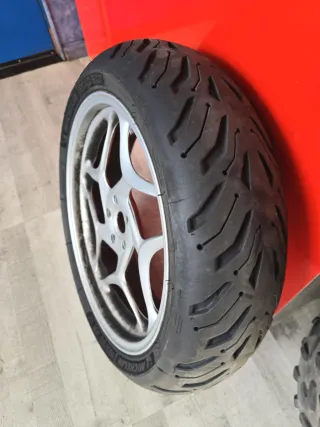 Rueda y Neumático BMW F800 usado