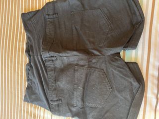 pantalón corto premamá T-38. son elásticos.