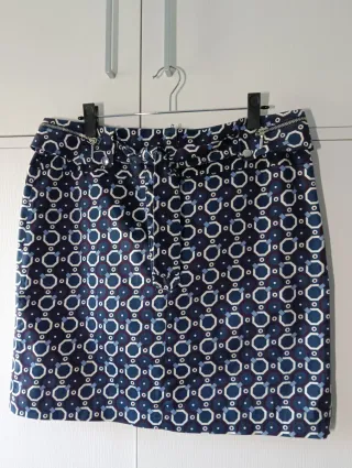 Falda corta, talla 44, azul marino