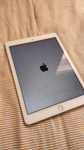 iPad 32GB Wi-Fi · Modelo A1822 · como nuevo