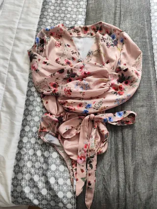 Precioso body flores talla S-M