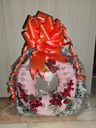 Ghirlanda decorativa rosa e rossa