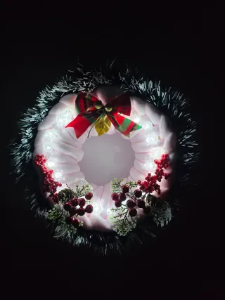 Ghirlanda decorativa rosa e rossa