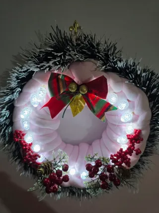 Ghirlanda decorativa rosa e rossa