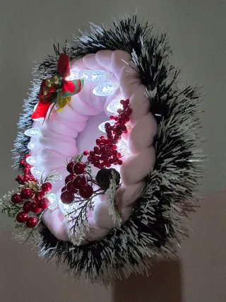 Ghirlanda decorativa rosa e rossa