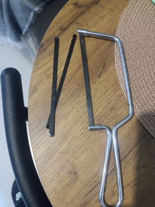 Sierra de marquetería con hojas