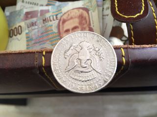 Lote de monedas antiguas y billetes