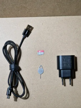 Samsung Galaxy Tab A 10,5 SMT-590 + Accesorios