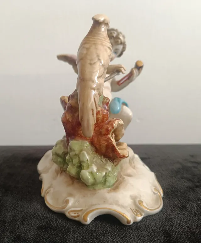 ANGEL QUERUBIN ESCULPIENDO - SALVADOR MALLOL