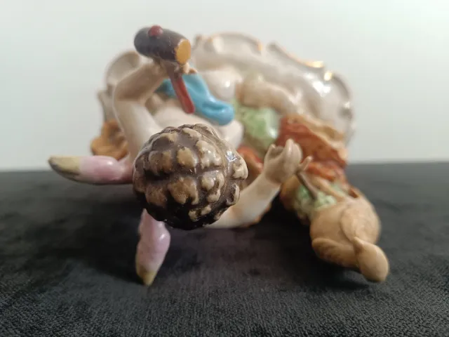 ANGEL QUERUBIN ESCULPIENDO - SALVADOR MALLOL