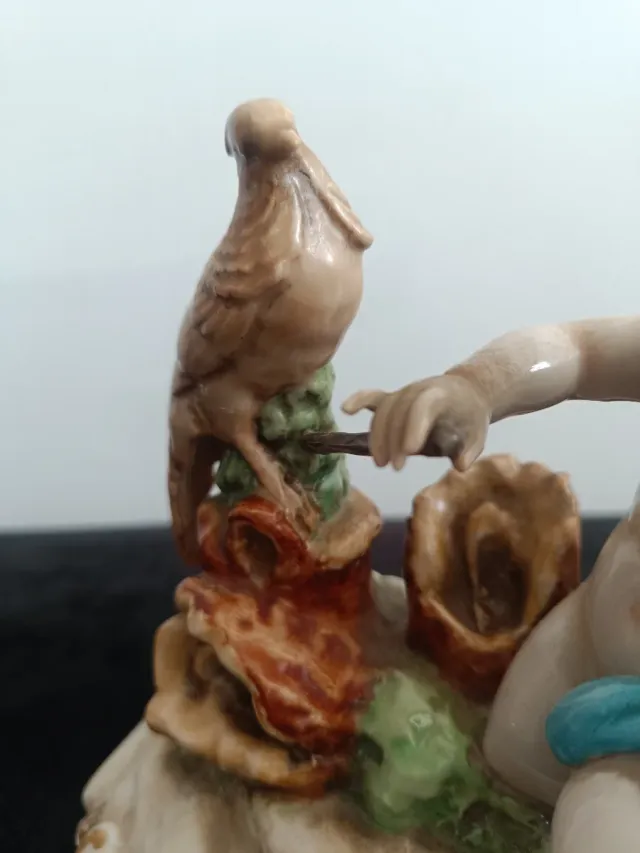 ANGEL QUERUBIN ESCULPIENDO - SALVADOR MALLOL