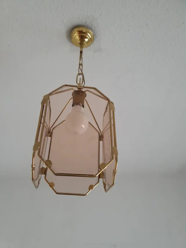 Lámpara colgante dorada y cristal labrado