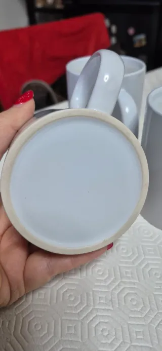 Tre tazze mug con candela