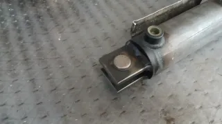 Cilindro idraulico doppio effetto