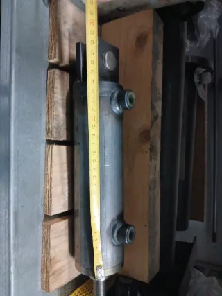 Cilindro idraulico doppio effetto