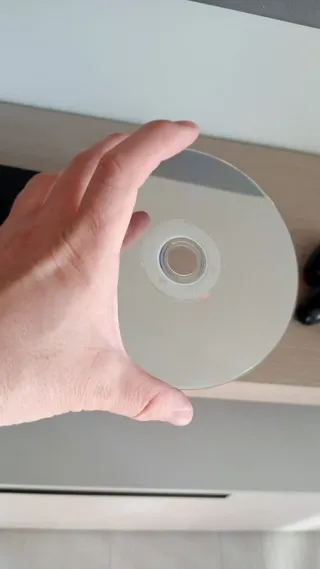 Sony PS4 Slim 1TB + 2 Joypad + Gioco