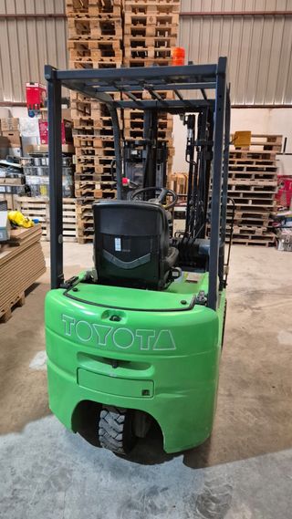 Carretilla elevadora Toyota año 2004