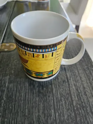 Tazza in porcellana stile egizio