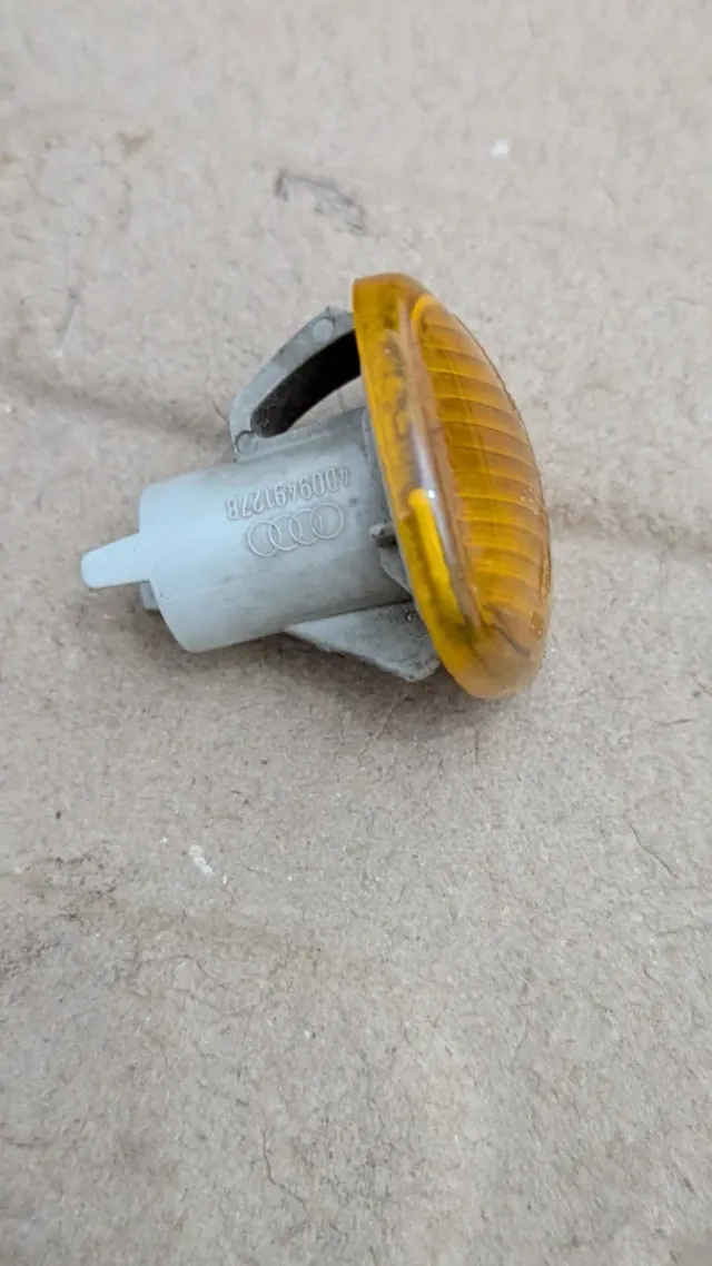 Freccia laterale Audi A3 8L 4D0949127B