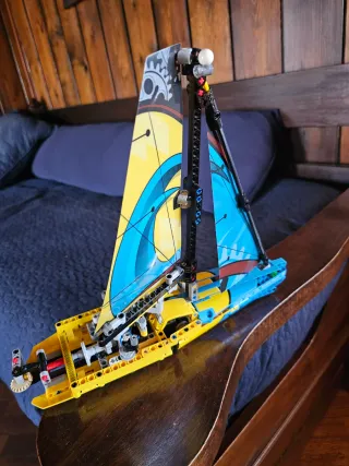 LEGO Technic 42074 Yacht da Gara