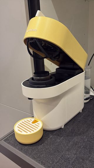 Cafetera Nespresso Vertuo Amarilla