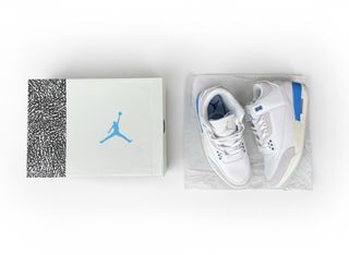 Air Jordan 3 - Colore Bianco e Dettagli Azzurri