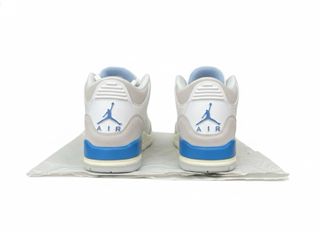 Air Jordan 3 - Colore Bianco e Dettagli Azzurri