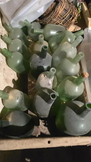 Antiche bottiglie di vetro