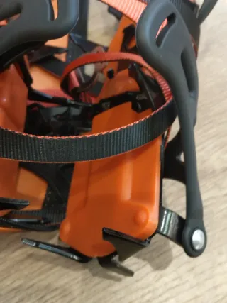 Crampones 12 puas con funda Nuevos