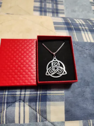 Collar Acero Inoxidable Triqueta Mujer