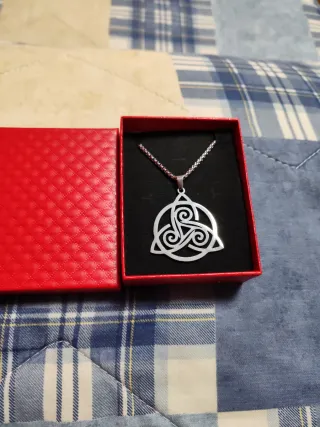 Collar Acero Inoxidable Triqueta Mujer