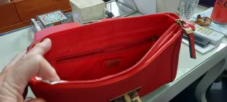 Bolso efecto piel Penelope y Mónica Cruz Rojo