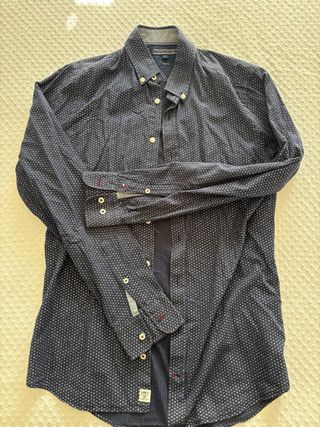 Camisa Tommy Hilfiger azul con puntos blancos