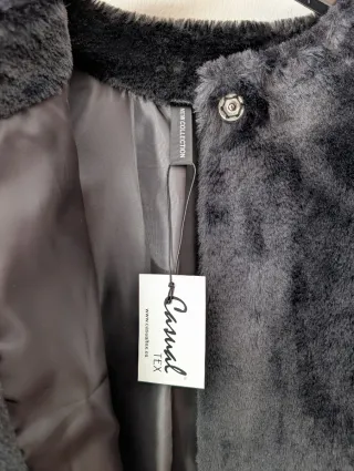 Abrigo negro piel sintética talla S