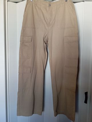 Pantalón cargo beige