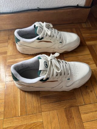 Zapatillas Decathlon blancas y verdes