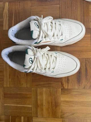 Zapatillas Decathlon blancas y verdes