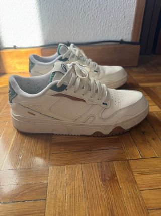 Zapatillas Decathlon blancas y verdes