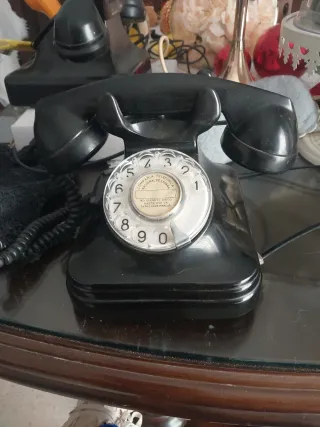 Teléfono antiguo baquelita negro