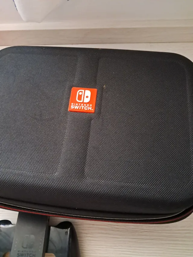 Nintendo switch con su caja original