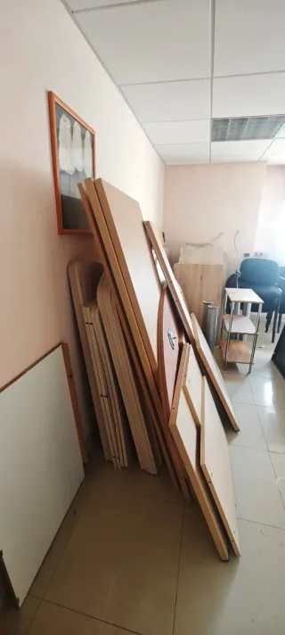 LOTE OFICINA COMPLETO – SILLAS + MESAS DE ESCRITO