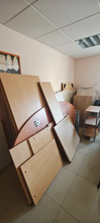 LOTE OFICINA COMPLETO – SILLAS + MESAS DE ESCRITO