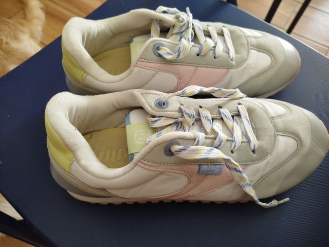 Zapatillas MTNG rosas y blancas