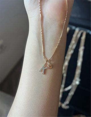 Colgante letra K con corazón