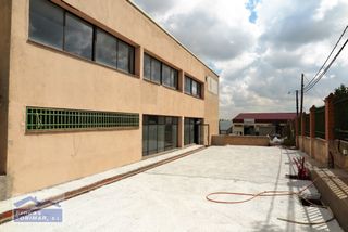 Oficina tipo nave en alquiler