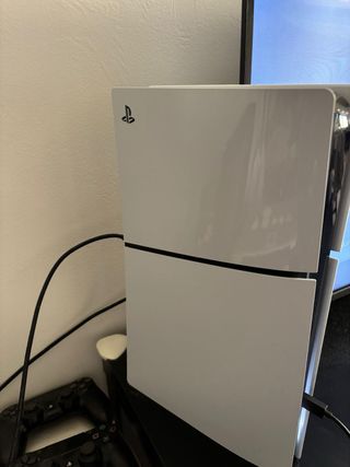 play 5 con joystick tenuta bene usata poco.